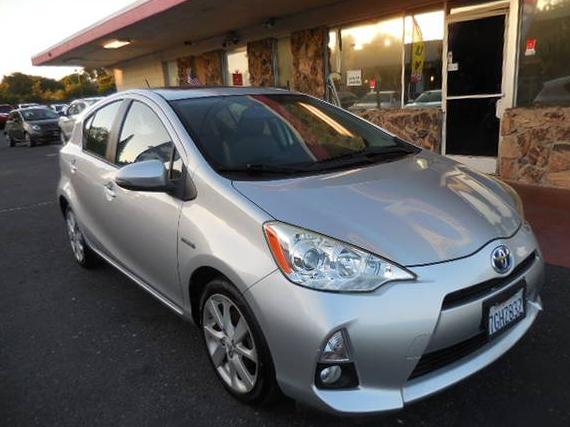 TOYOTA PRIUS C 2014 JTDKDTB32E1064614 image